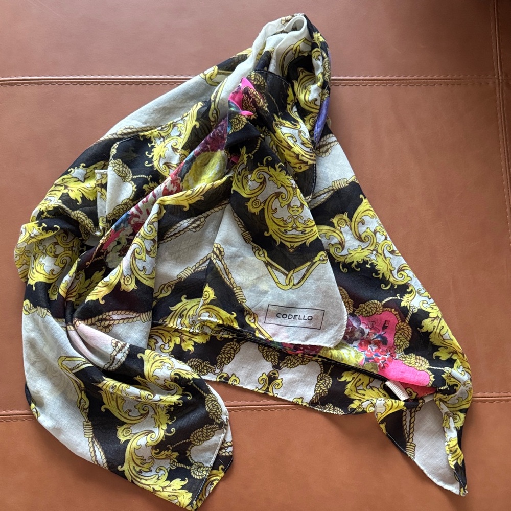 Codello European scarf — like new